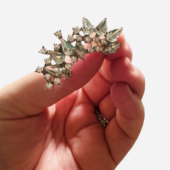 Express Rhinestone Crystal Cuff Clip Earring 1 piece Fashion Jewelry (left ear) - Picture 5 of 10